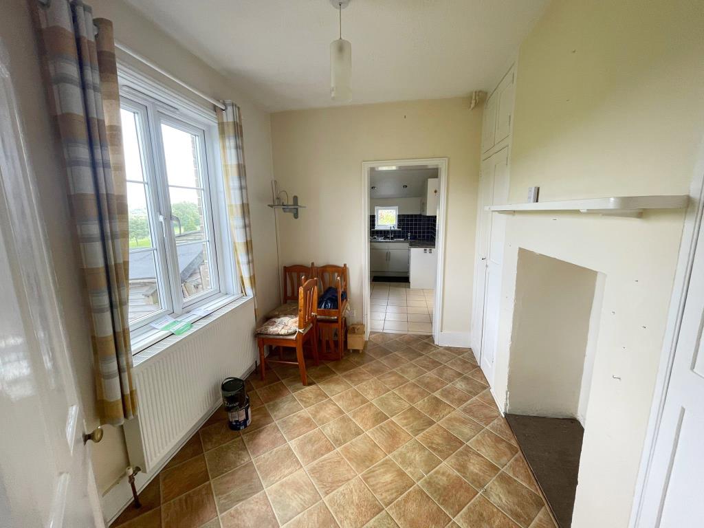 Lot: 70 - SEMI-DETACHED HOUSE FOR IMPROVEMENT - Breakfast room